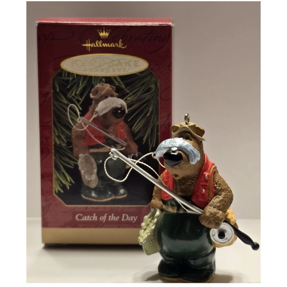 1997 "Catch of the Day" Hallmark Keepsake Christmas Ornament‎ Bear Fishing